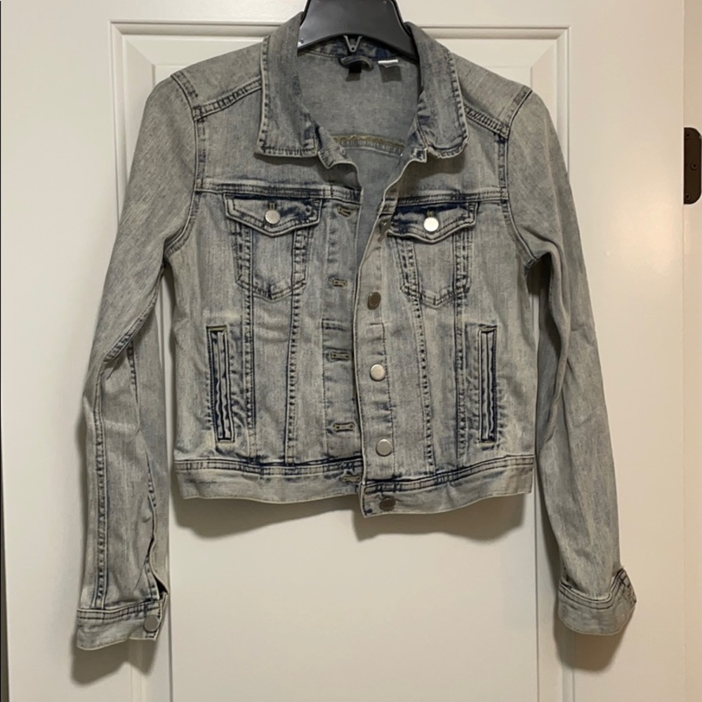Cropped denim jacket